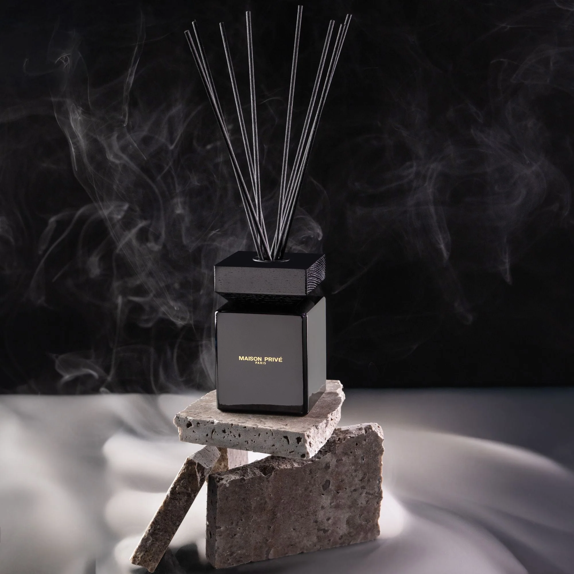 Namų kvapas | Bijūnai ir velvetas | MAISON PRIVÉ | 200ml